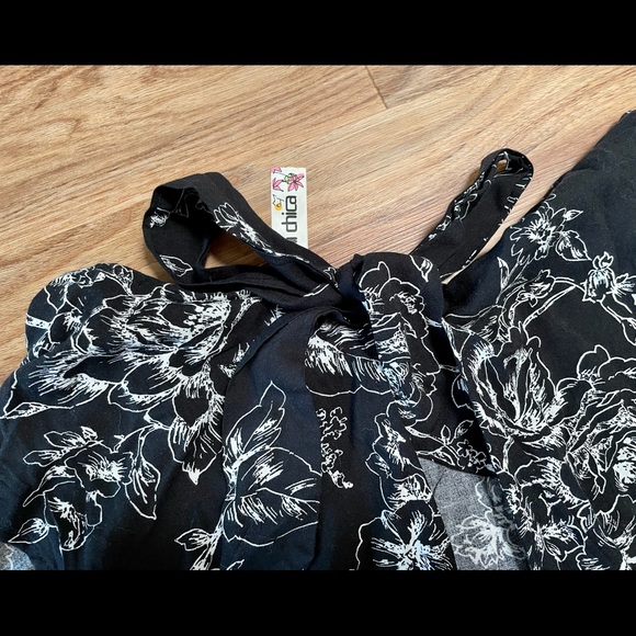 Black & White Romper - Darling and On-Trend! - Picture 6 of 6